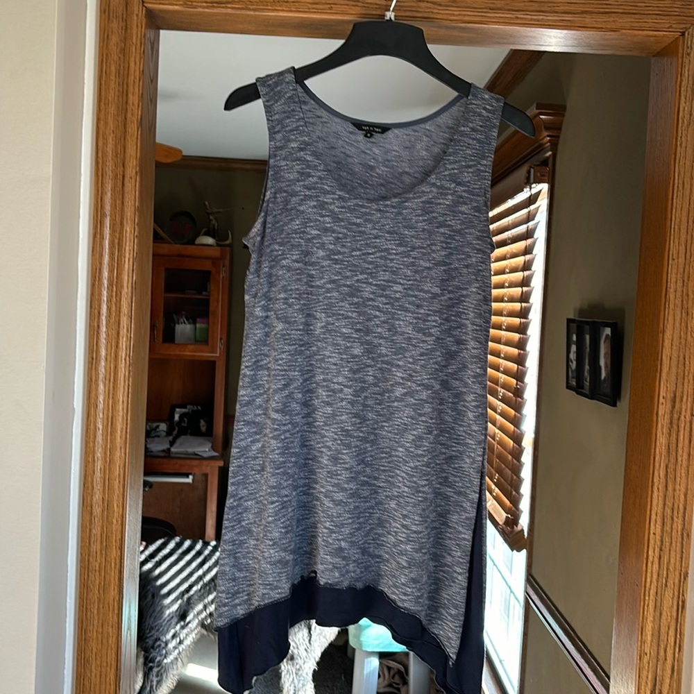 Women’s light weight tunic top